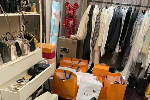 文山州广南回收一线品牌衣服